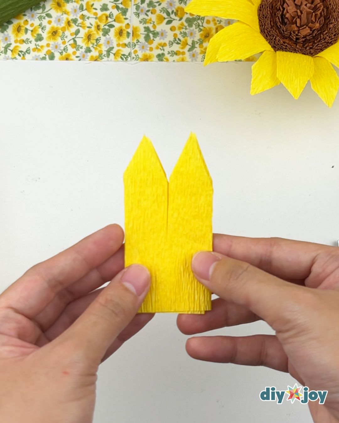 easy sunflower crepe paper flower DIY