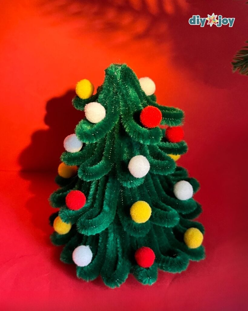 DIY pipe cleaner Christmas tree