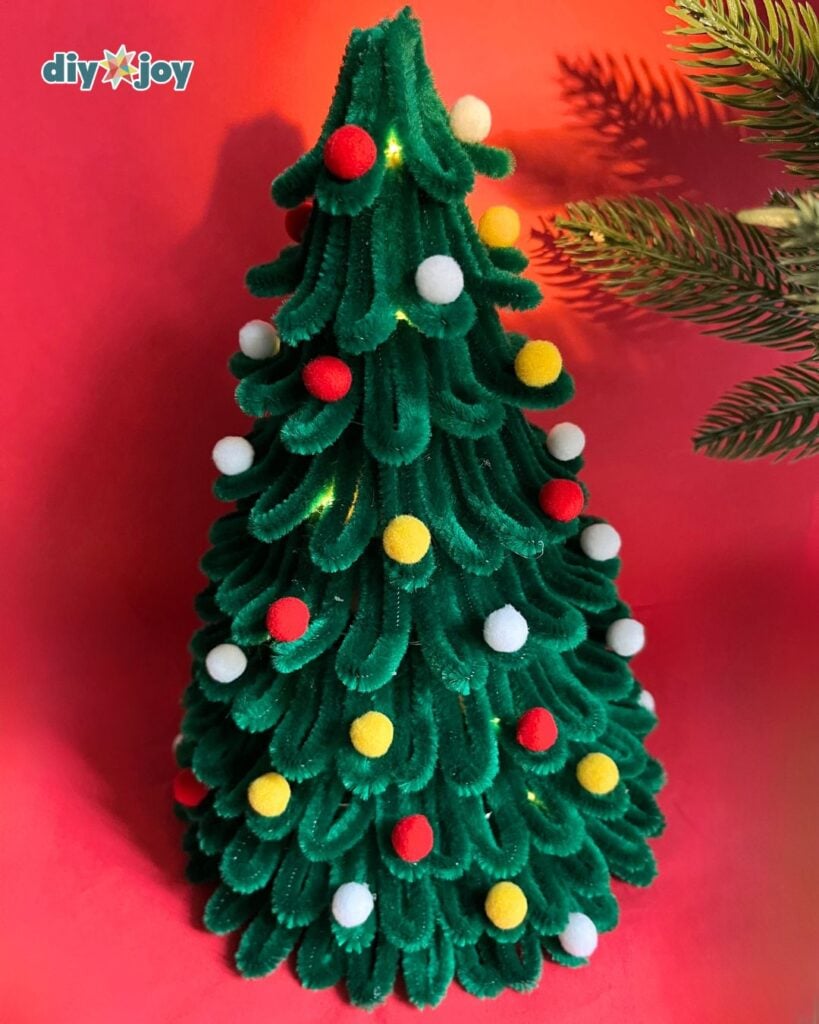pipe cleaner Christmas tree