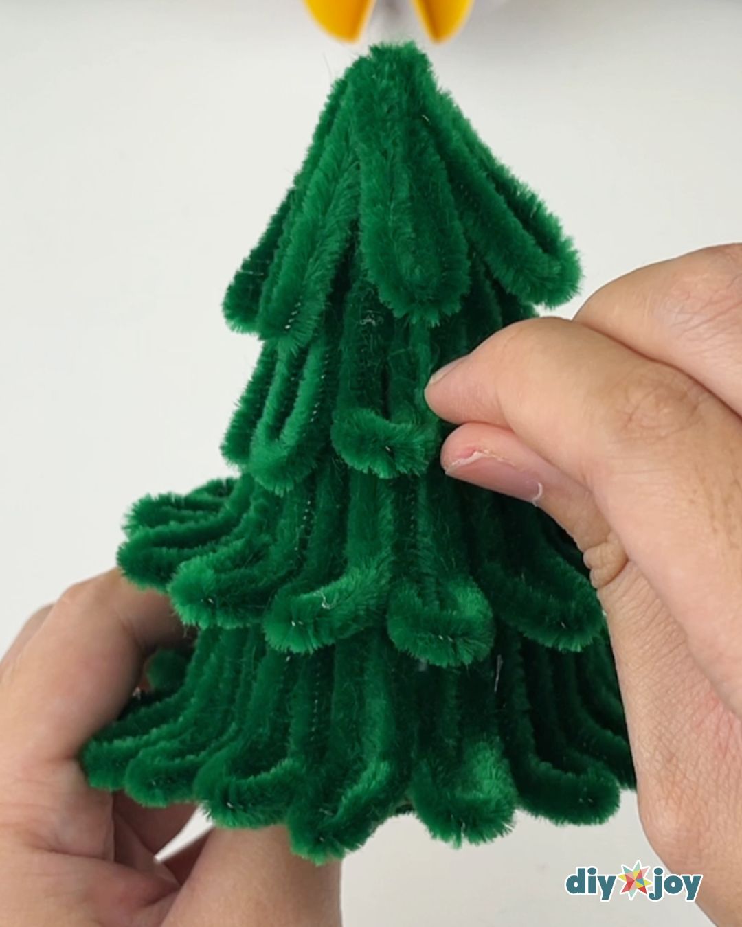 pipe cleaner Christmas tree craft