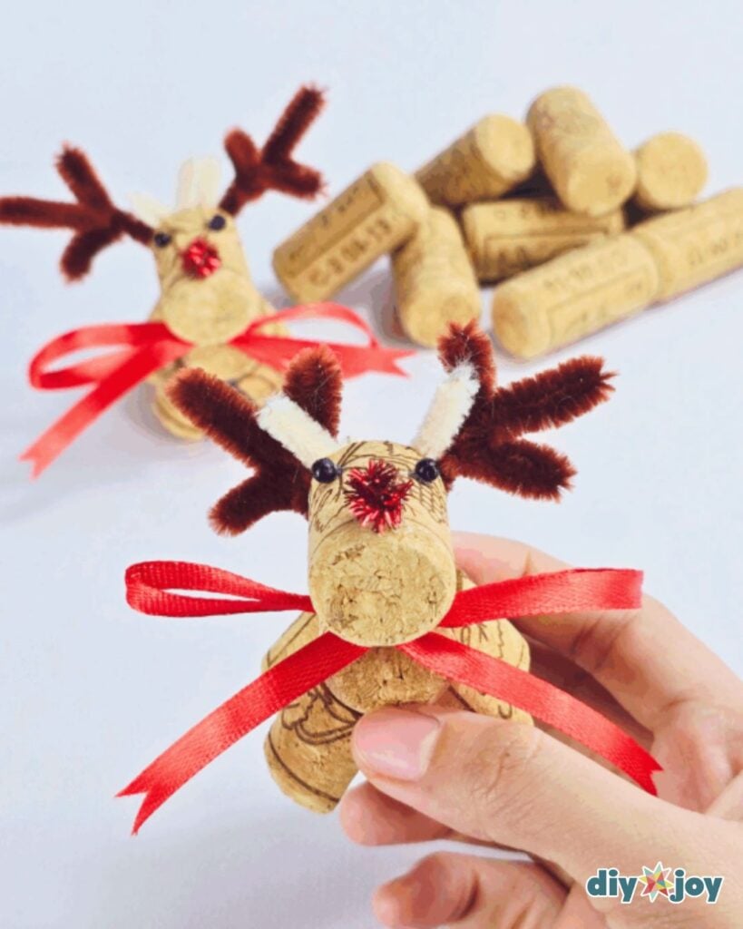 DIY Reindeer ornament using wine corks