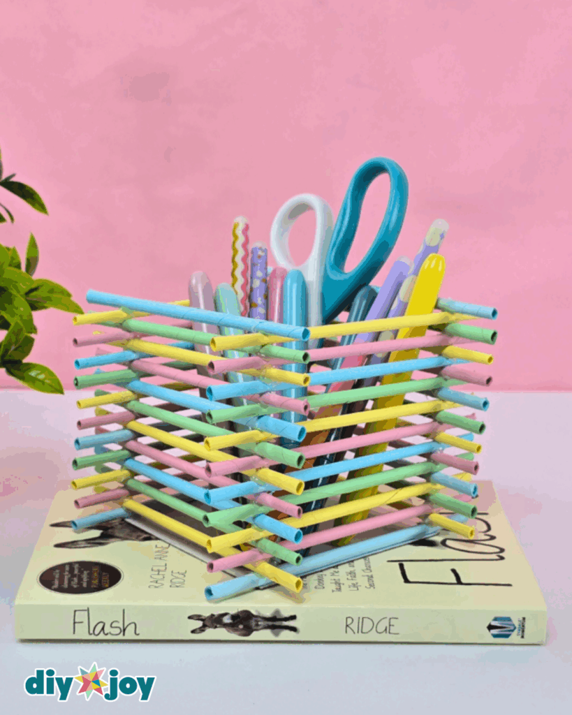 Easy DIY Colored Paper Pen Holder