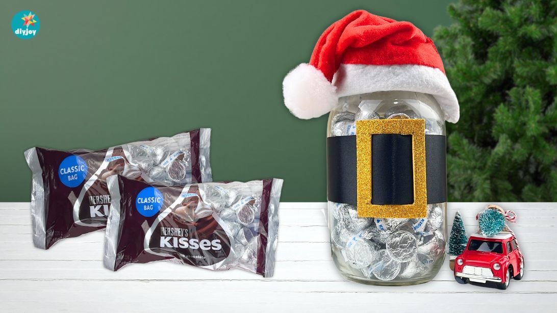 Mason jar gift ideas — santa chocolate jar, easy DIY gift in a jar