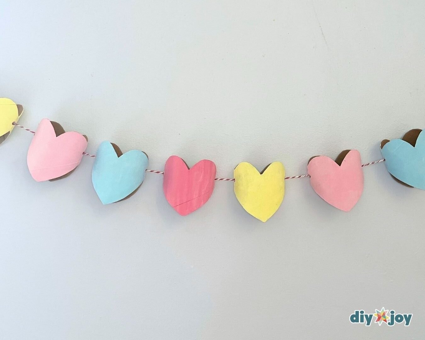 DIY Valentine&rsquo;s Garland