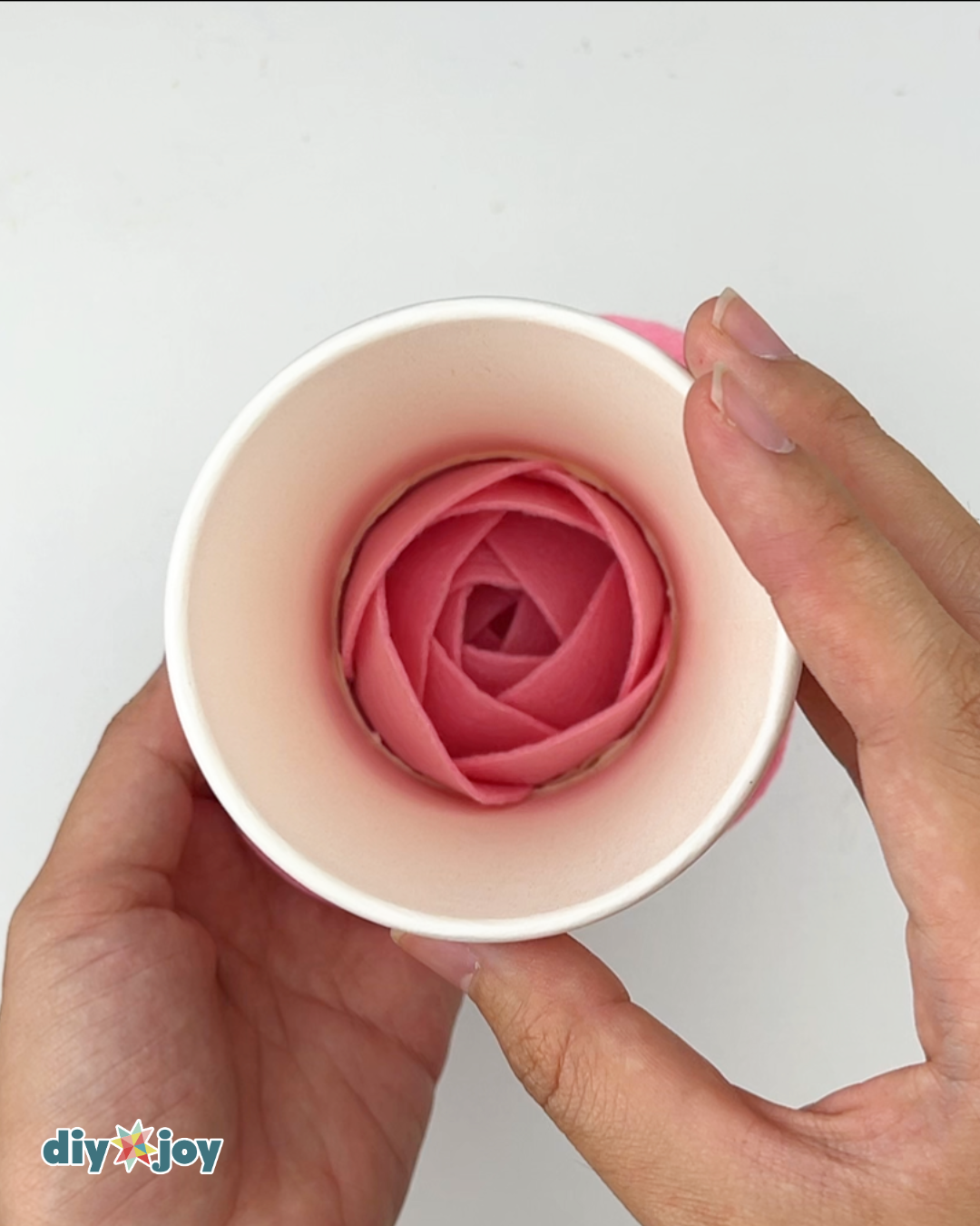 Felt roses paper cup hack