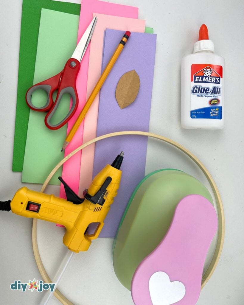 paper heart wreath materials