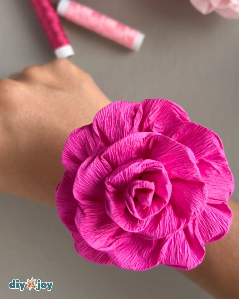 Easy crepe paper flowers for beginners