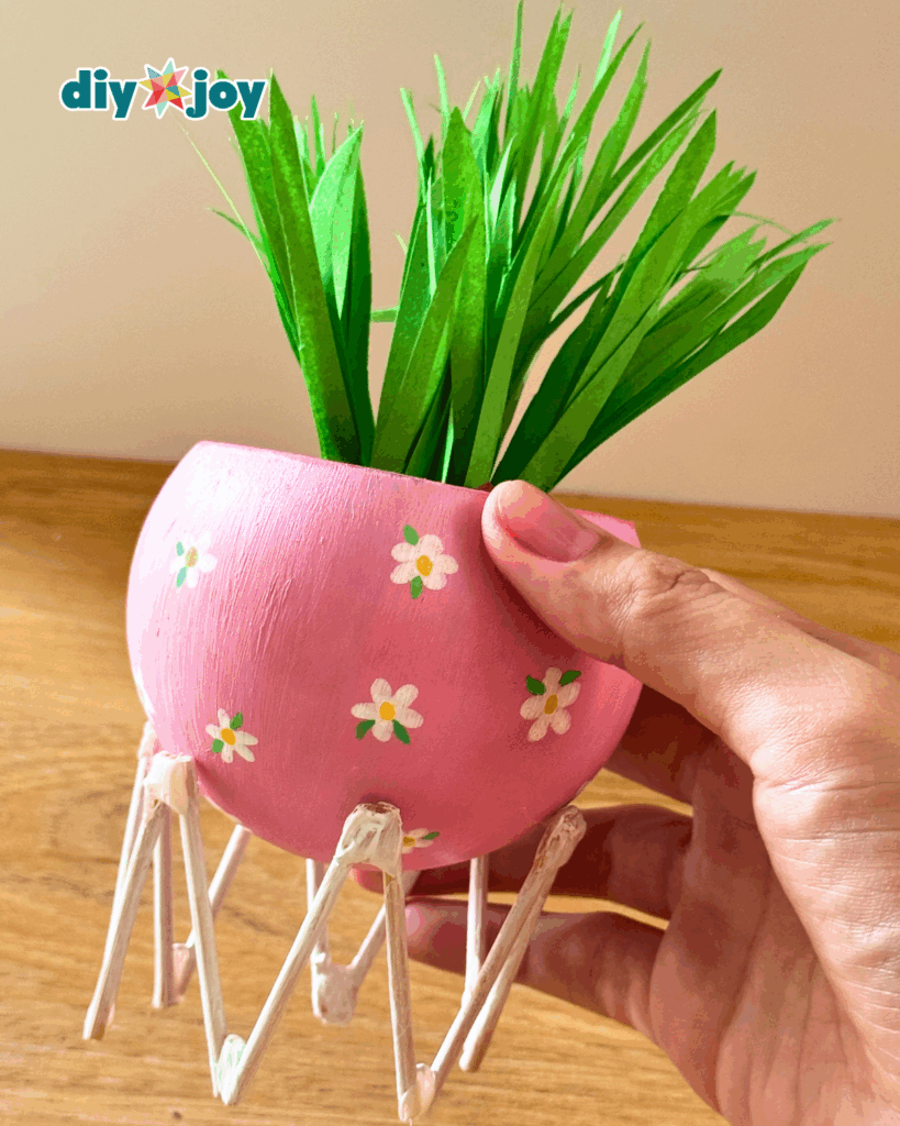 Cute Light Bulb Planter Tutorial