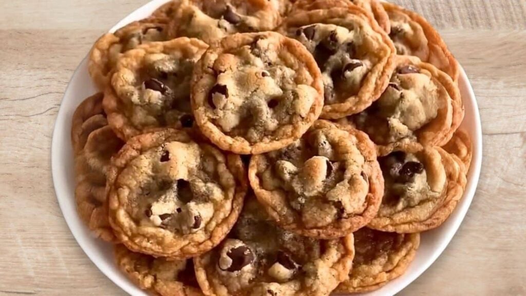 10-Minute Mini Chocolate Chip Cookies, homemade and freshly served