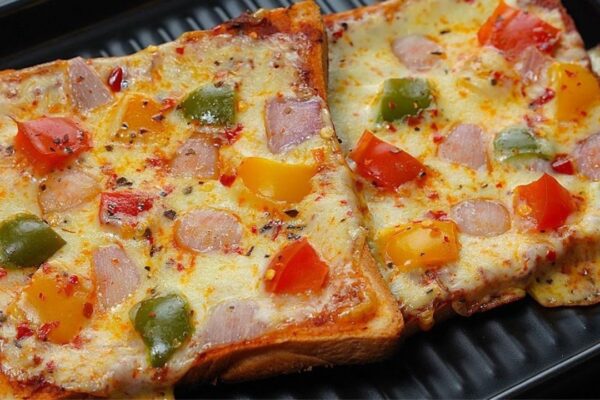 10-Minute Pan Fried Pizza Bread, homemade and freshly served