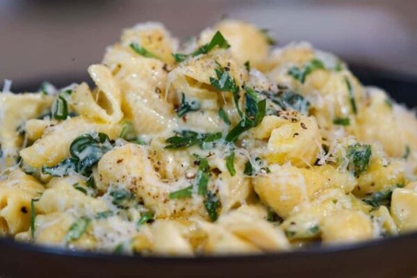15-Minute Creamy Garlic Pasta, homemade and freshly served