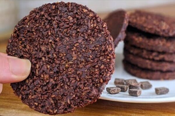 2-Ingredient No-Bake Breakfast Cake, homemade and freshly served