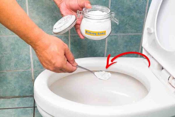 3 Easy Ways to Unclog a Toilet without a Plunger