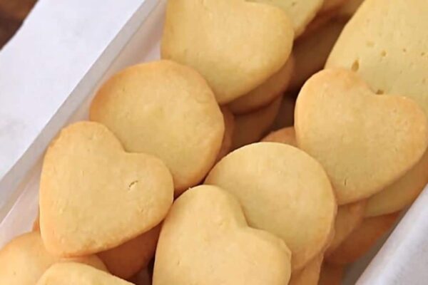 3-Ingredient Butter Cookie, homemade and freshly served