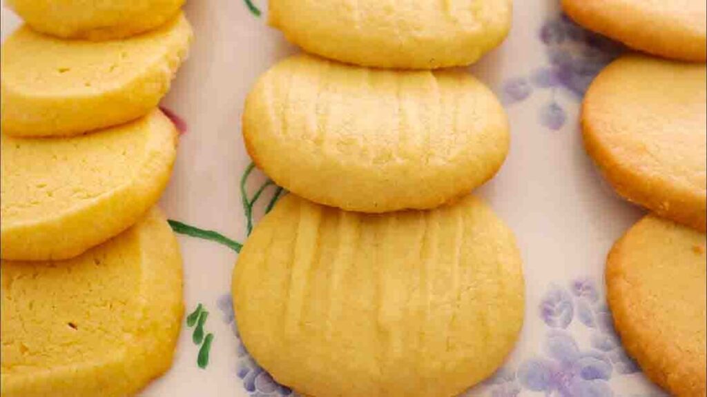 3-Ingredient Butter Cookies, homemade and freshly served
