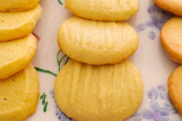 3-Ingredient Butter Cookies, homemade and freshly served