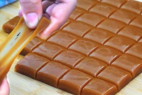 3-Ingredient Caramel Candy, homemade and freshly served