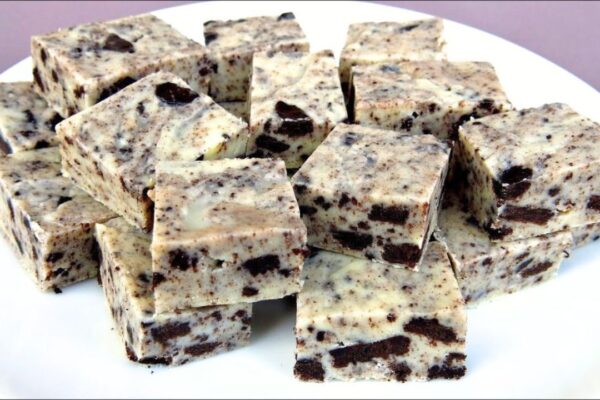 3-Ingredient Cookies and Cream Fudge, homemade and freshly served