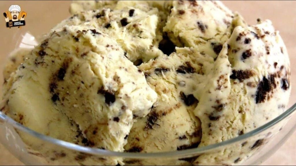 3-Ingredient Homemade Oreo Ice Cream, homemade and freshly served