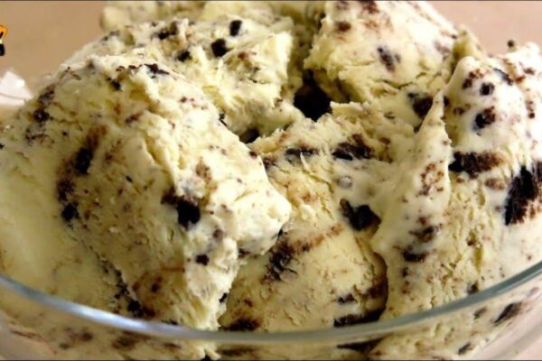 3-Ingredient Homemade Oreo Ice Cream, homemade and freshly served