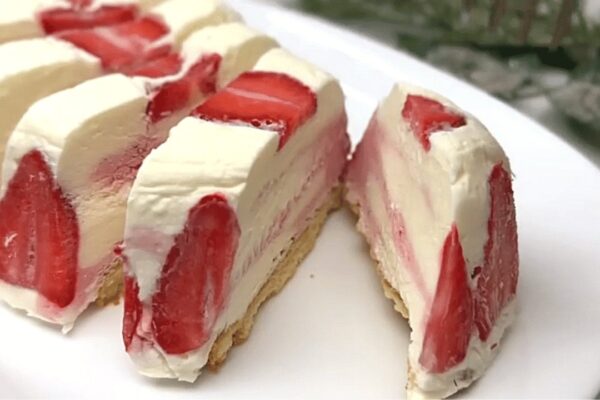 3-Ingredient Homemade Strawberry Ice Cream, homemade and freshly served