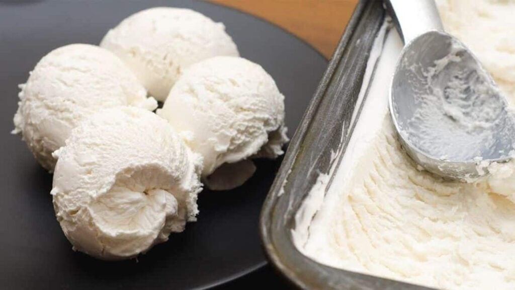 3-Ingredient Homemade Vanilla Ice Cream, homemade and freshly served