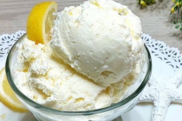 3-Ingredient Lemon Ice Cream, homemade and freshly served
