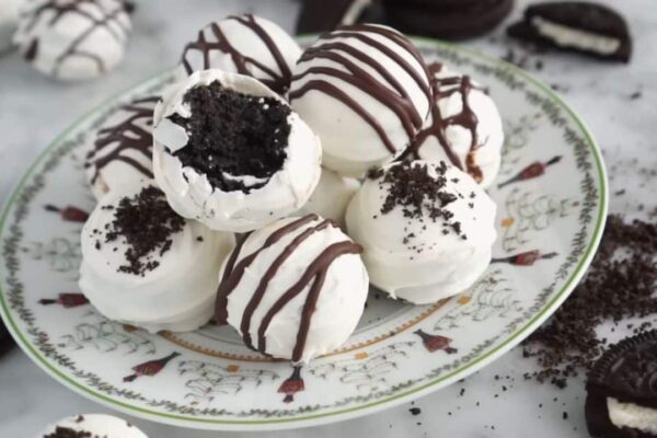 3-Ingredient No-Bake Oreo Balls, homemade and freshly served