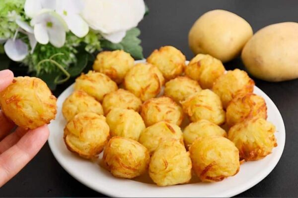 3-Ingredient Potato Balls with Homemade Garlic Cheese Sauce, homemade and freshly served