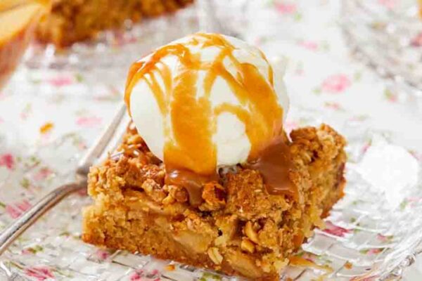 3-Layer Apple Pie Blondies, homemade and freshly served