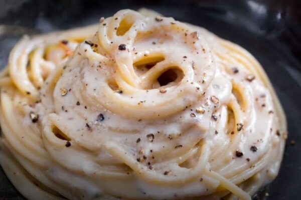 4-Ingredient Cacio E Pepe, homemade and freshly served