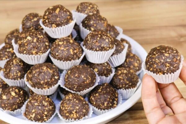4-Ingredient Chocolate Balls Ready in 10 Minutes, homemade and freshly served