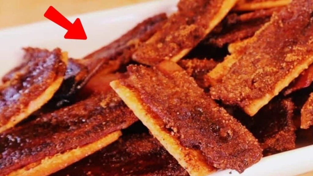 4-Ingredient Crunchy Candied Bacon Crackers, homemade and freshly served