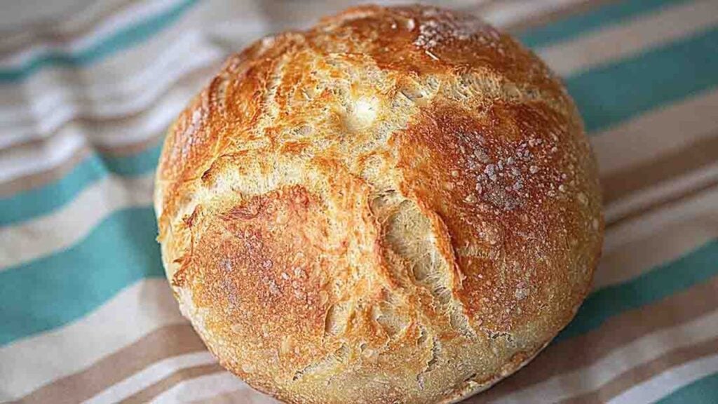 4-Ingredient No-Knead Bread, homemade and freshly served