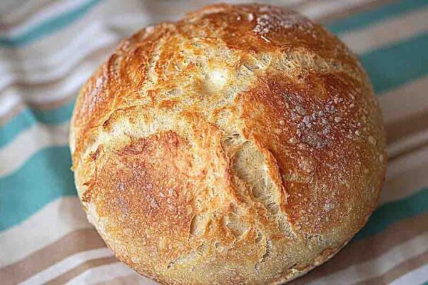 4-Ingredient No-Knead Bread, homemade and freshly served