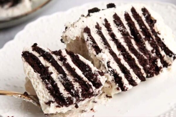 4-Ingredient Icebox Cake, homemade and freshly served