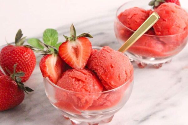 4-Ingredient Strawberry Sorbet, homemade and freshly served