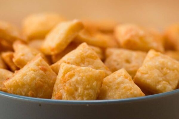 5-Ingredient Cheesy Crackers, homemade and freshly served