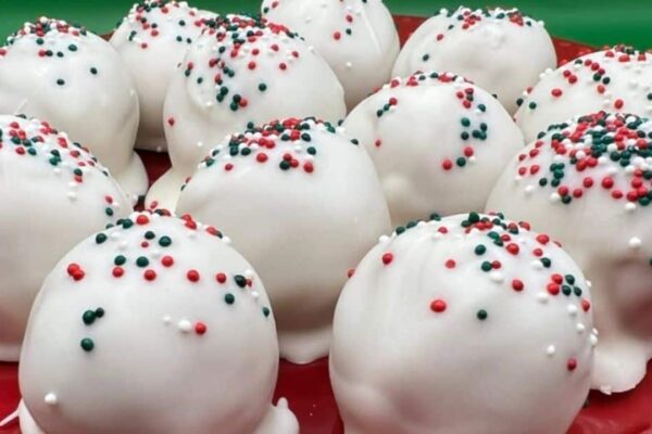 5-Ingredient Peanut Butter Snowballs, homemade and freshly served