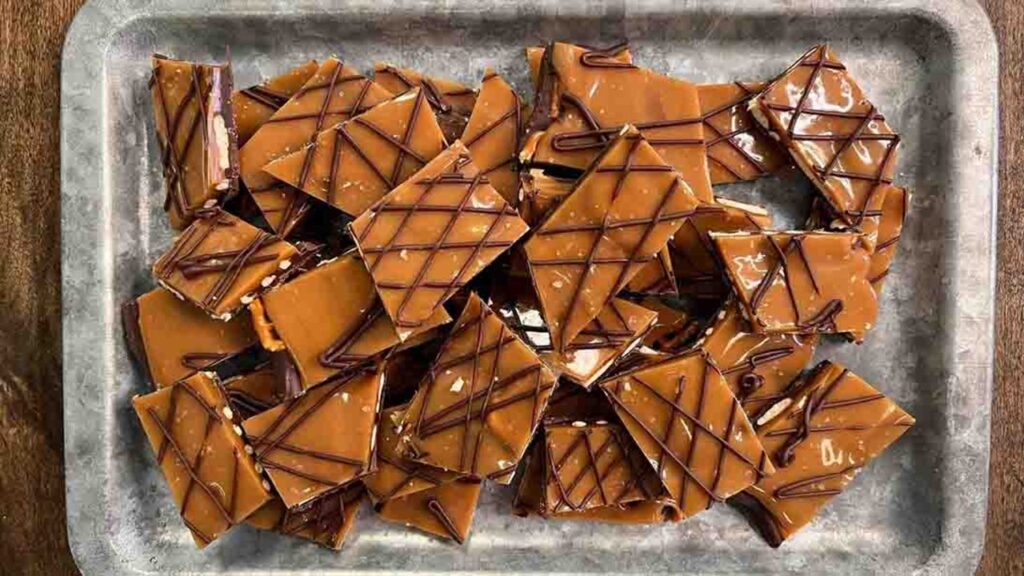 5-Ingredient Salted Caramel Pretzel Bark, homemade and freshly served