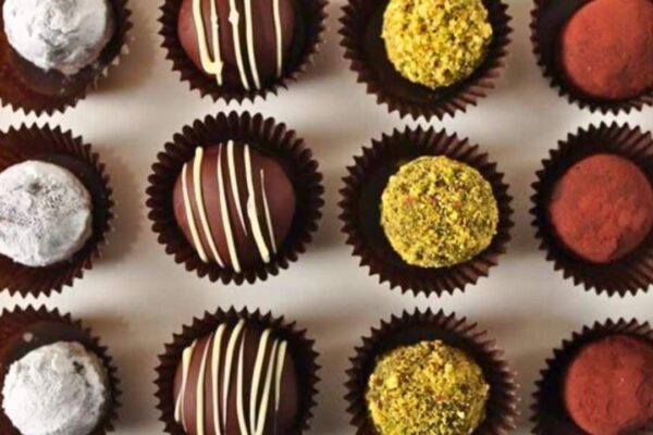 6-Ingredient Old-Fashioned Bourbon Balls, homemade and freshly served