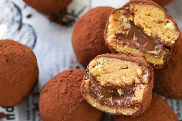 6-Ingredient Tiramisu Truffles, homemade and freshly served
