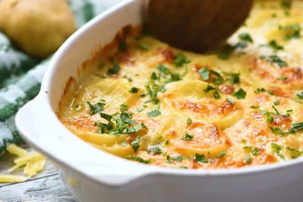 8-Ingredient Potatoes Au Gratin, homemade and freshly served