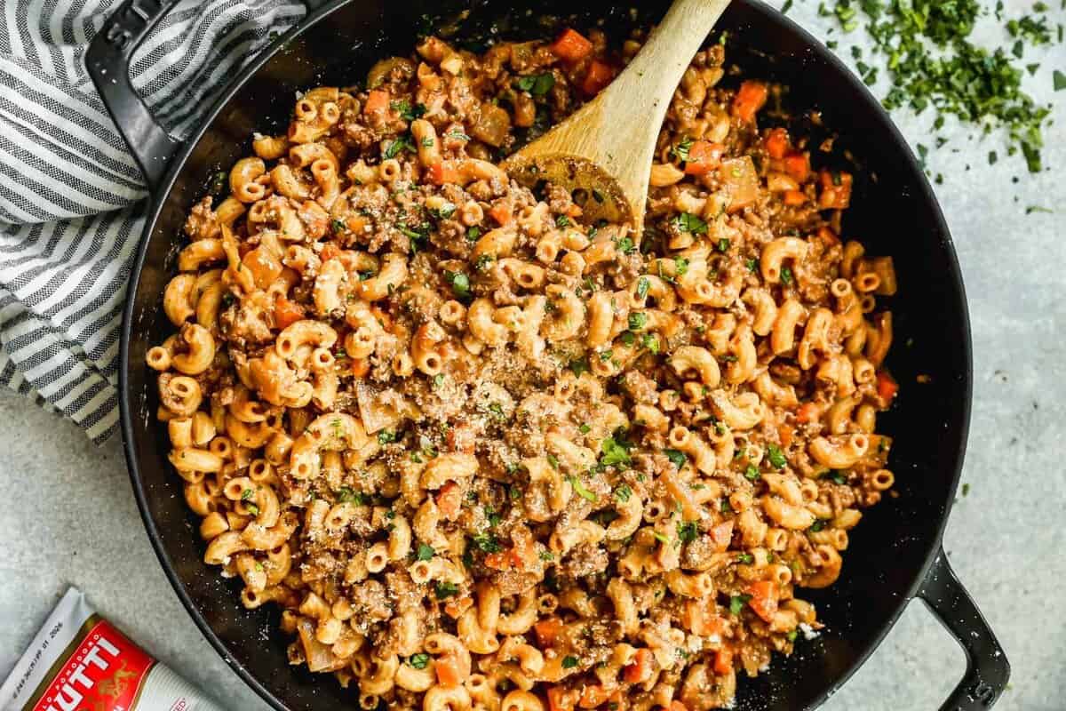 Easy dinner recipes — one-pan ground beef pasta, quick weeknight dinner
