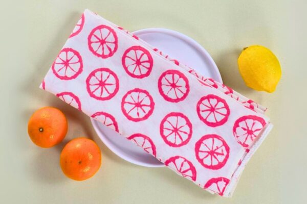 DIY Citrus Print Tea Towel — easy step-by-step DIY tutorial.
