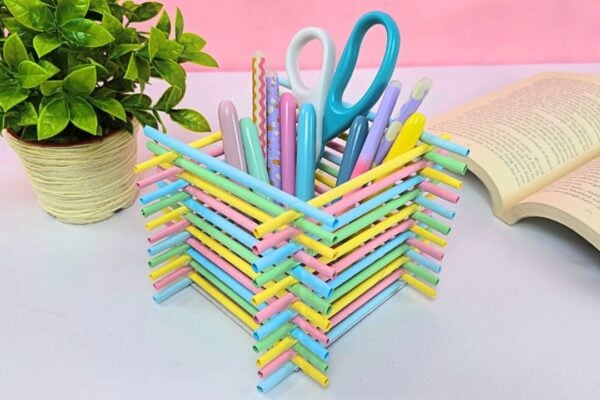 DIY Colored Paper Pen Holder — easy step-by-step DIY tutorial.