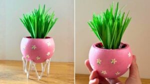 Upcycled DIY Light Bulb Mini Planter Tutorial — easy step-by-step DIY tutorial.
