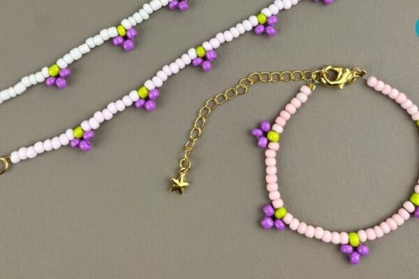 Easy Grape Bracelet Tutorial — easy step-by-step DIY tutorial.
