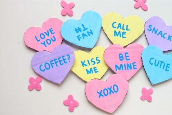 Cardboard Conversation Hearts | DIY Valentine's Decor — easy step-by-step DIY tutorial.