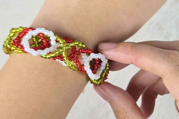 Beginner-Friendly Beaded Bracelet Tutorial — easy step-by-step DIY tutorial.